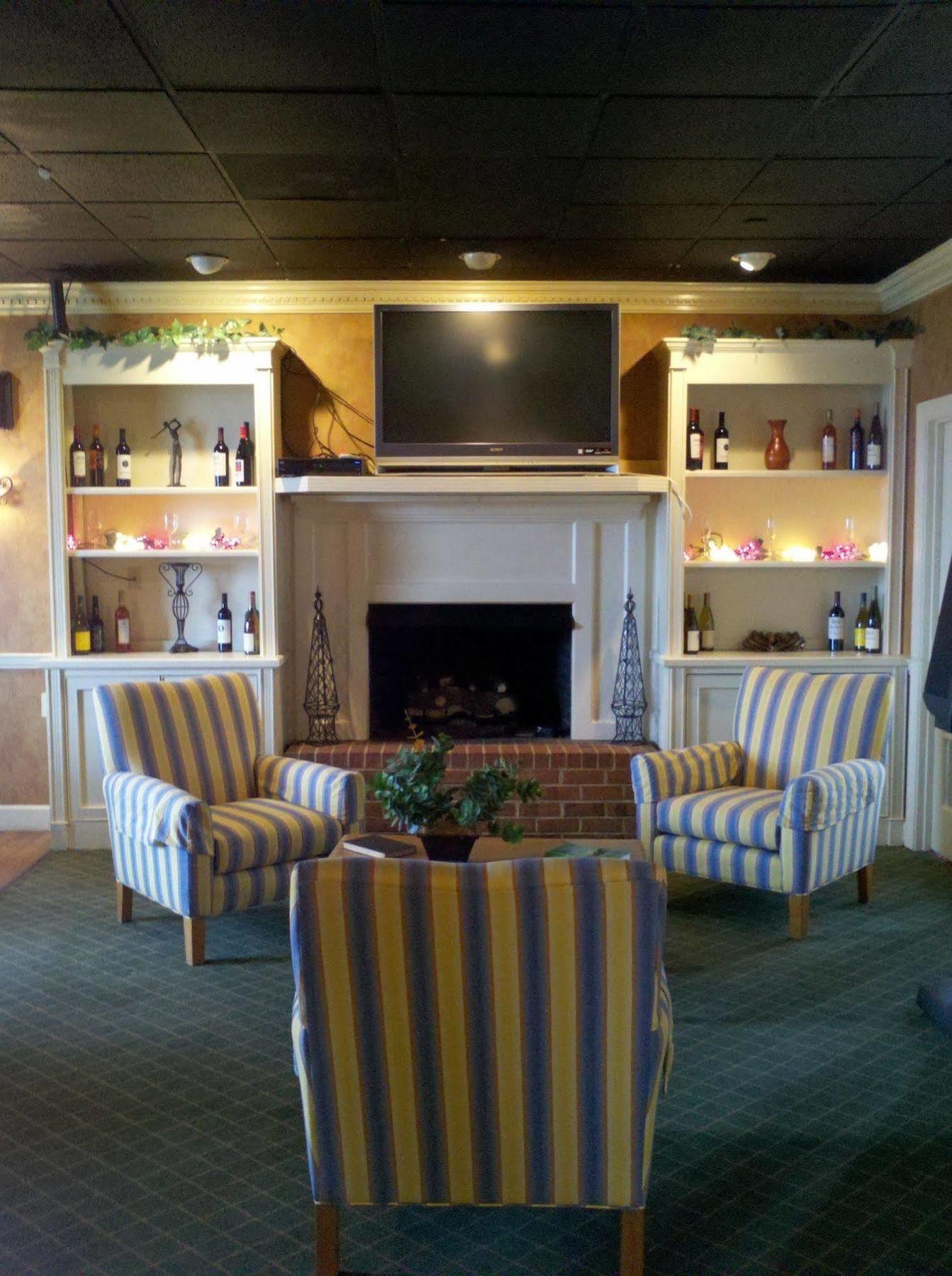 White Columns Inn Thomson Bagian luar foto