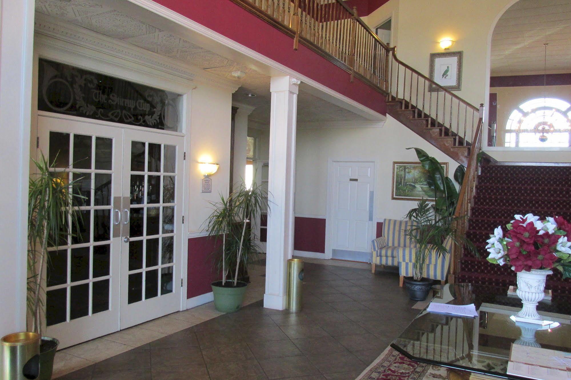 White Columns Inn Thomson Bagian luar foto